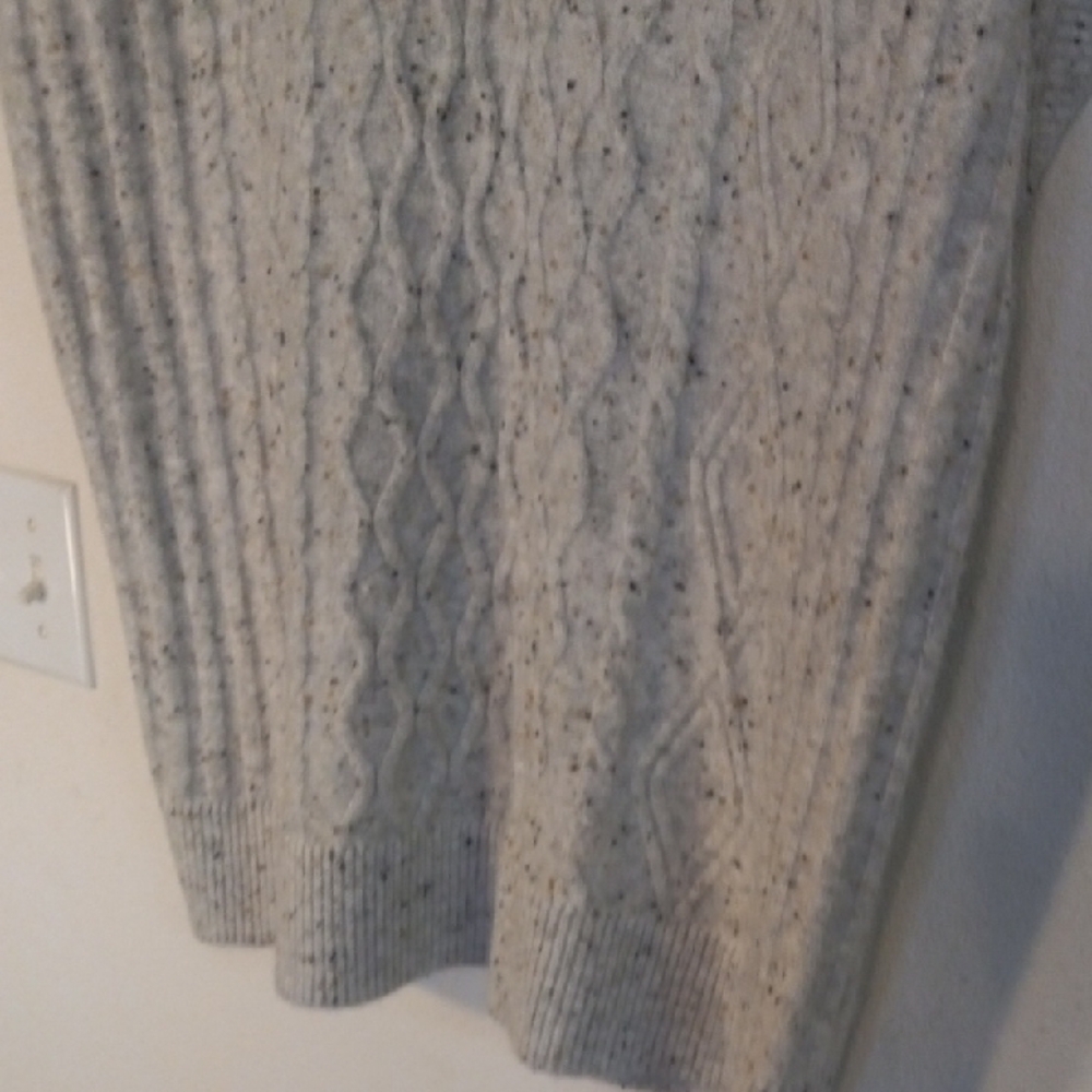 Universal Thread Speckled Gray V-Neck Sweater - Picture 5 of 8